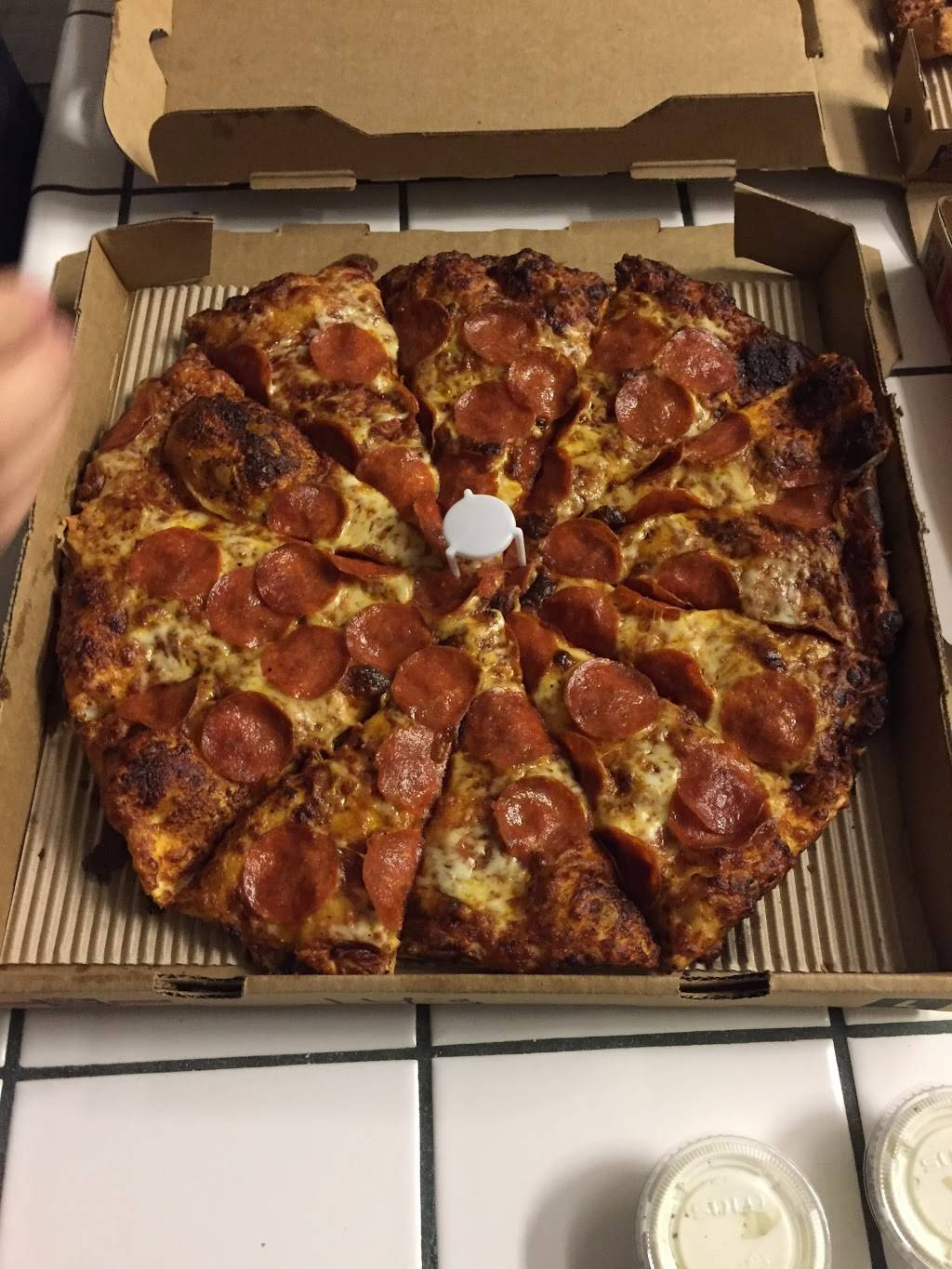 Round Table Pizza | meal delivery | 8822 Madison Ave, Fair Oaks, CA 95628, USA | 9169622700 OR +1 916-962-2700