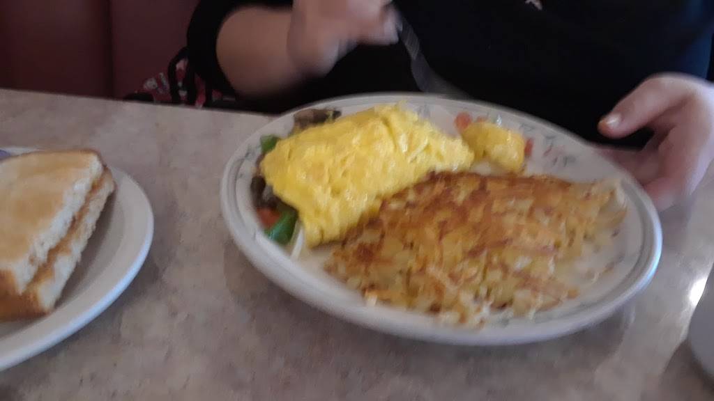 Charlies Family Restaurant | restaurant | 210 N Ivy St, Escondido, CA 92025, USA | 7607381545 OR +1 760-738-1545