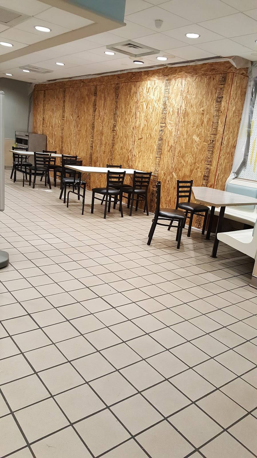 McDonalds | cafe | 2002 Calumet Ave, Valparaiso, IN 46383, USA | 2194627278 OR +1 219-462-7278