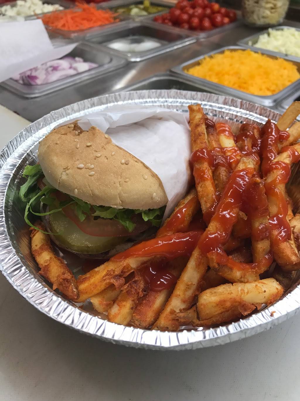 L Stop Gourmet Deli | restaurant | 223 Montrose Ave, Brooklyn, NY 11206, USA | 3478896608 OR +1 347-889-6608