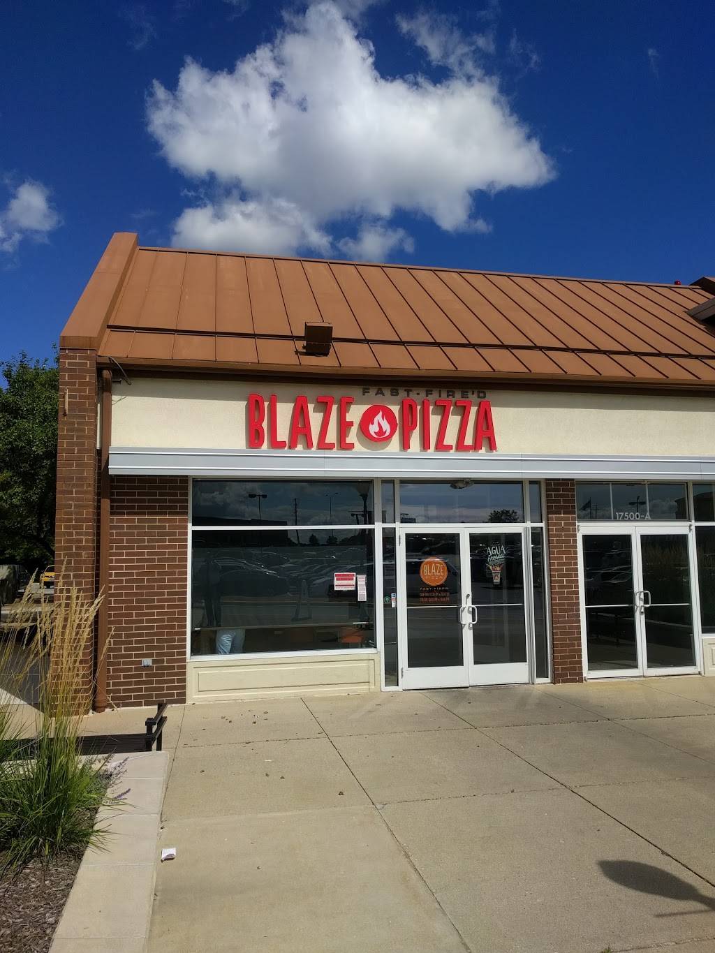 Blaze Pizza | meal takeaway | Brownstones Shopping Center, 17530 W. Bluemound Rd., Brookfield, WI 53045, USA | 2622331175 OR +1 262-233-1175