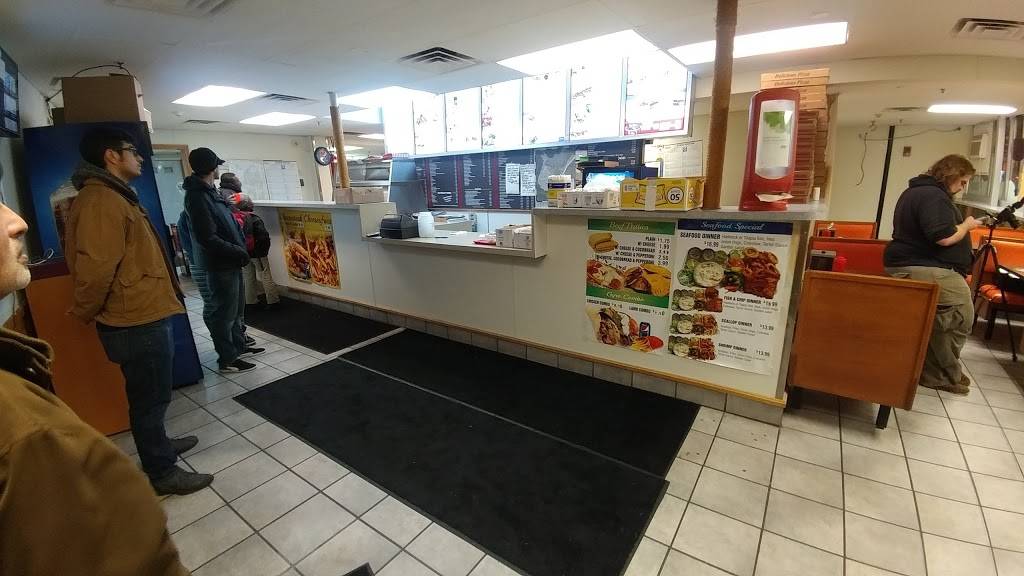 Crown Fried Chicken | restaurant | 12 Lebanon St, Malden, MA 02148, USA | 7816051180 OR +1 781-605-1180