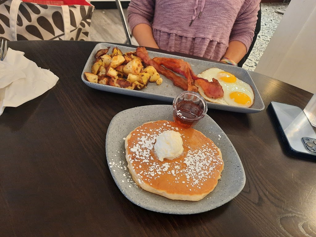 FlipN Jacks Pancake House & Eatery | restaurant | 1520 S Dayton Pl, Ames, IA 50010, USA | 5158156514 OR +1 515-815-6514