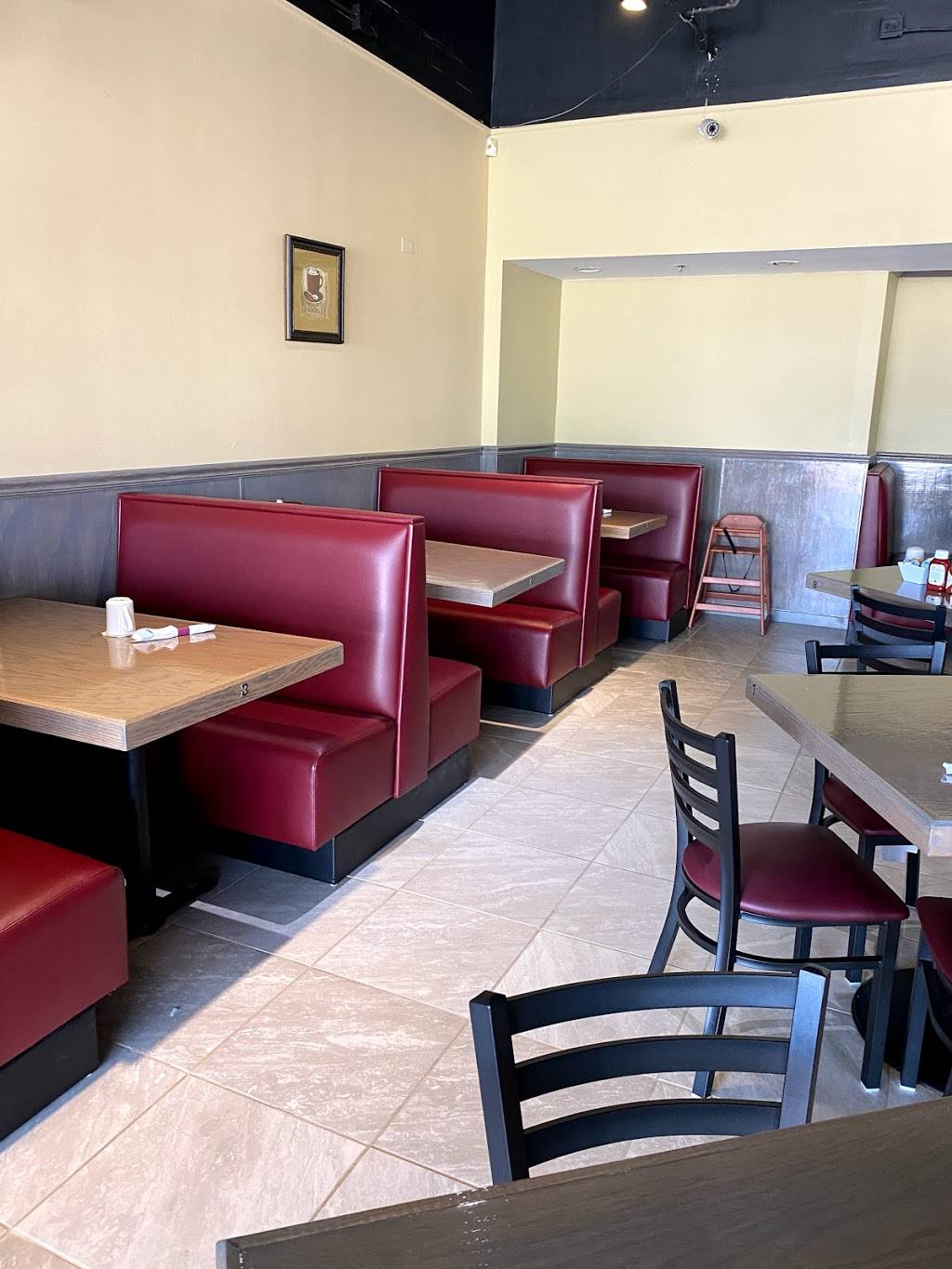 Martins Pancake House | restaurant | 7947 Golf Rd, Morton Grove, IL 60053, USA | 2244702842 OR +1 224-470-2842