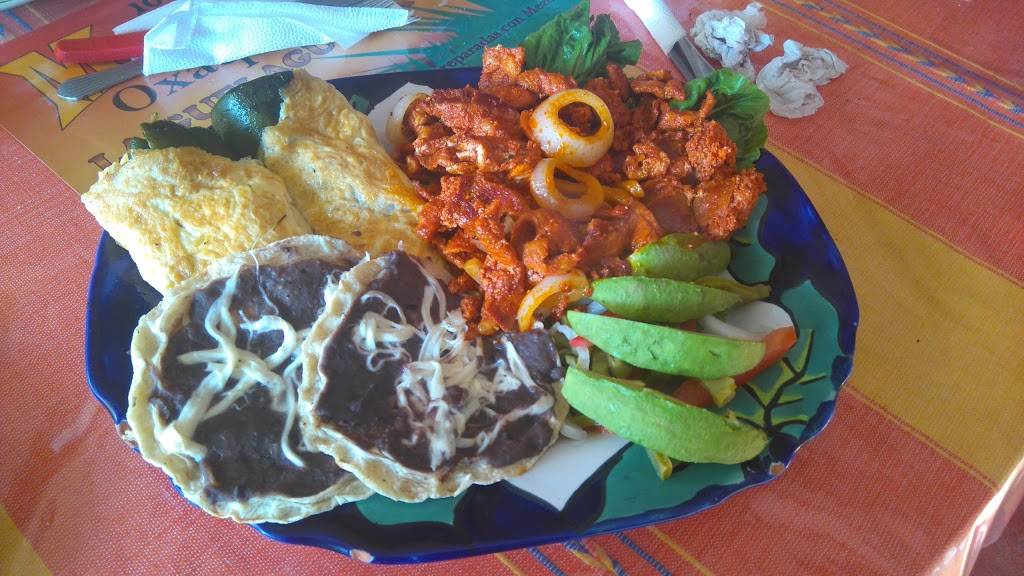 La Gelaguetza | restaurant | Blvd. Benito Juárez 418, Echeverria, 22703 Rosarito, B.C., Mexico | 016611352408 OR +52 661 135 2408