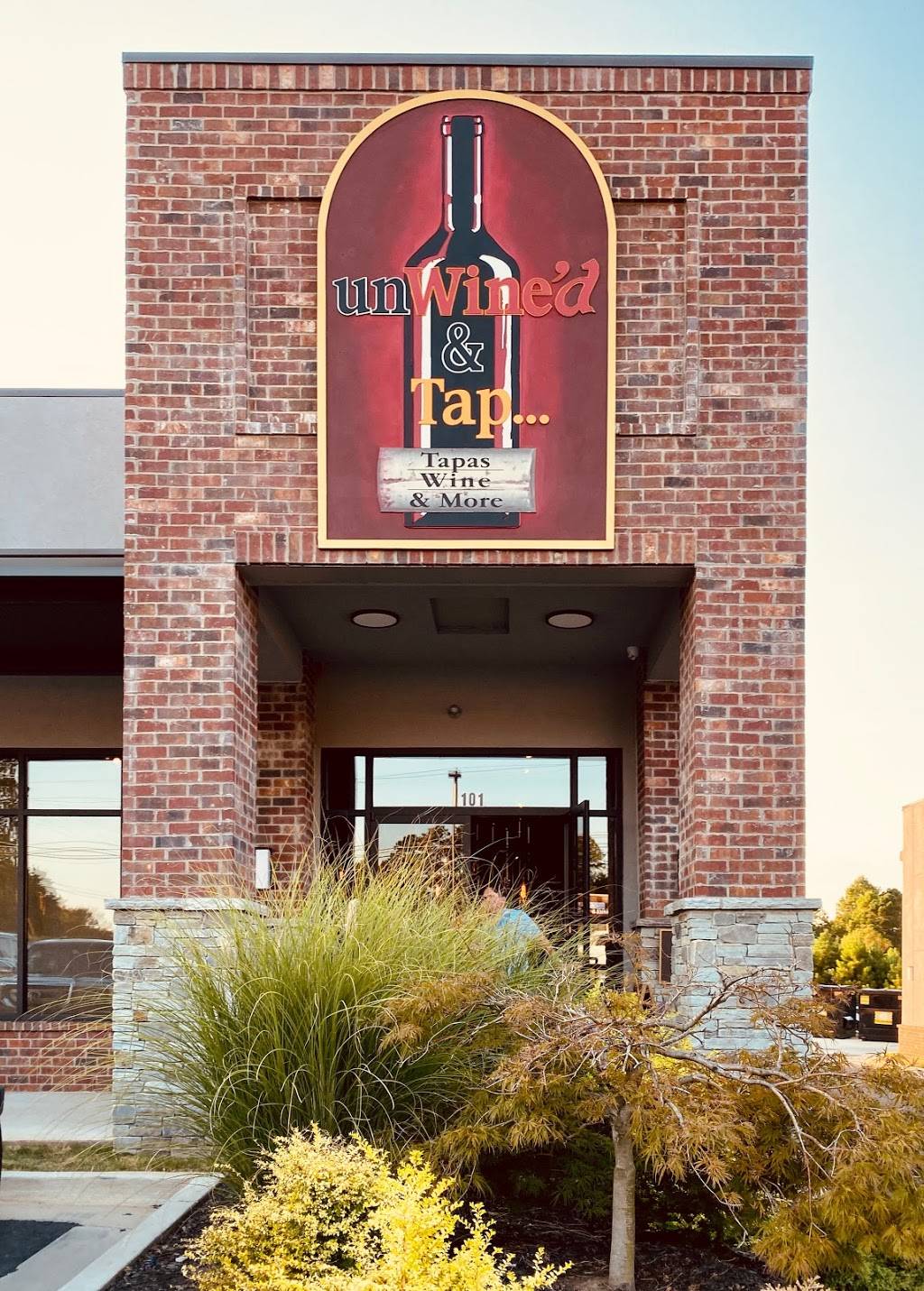 unWined & Tap | restaurant | 3901 Mary Eliza Trace NW #120, Marietta, GA 30064, USA | 7707261489 OR +1 770-726-1489