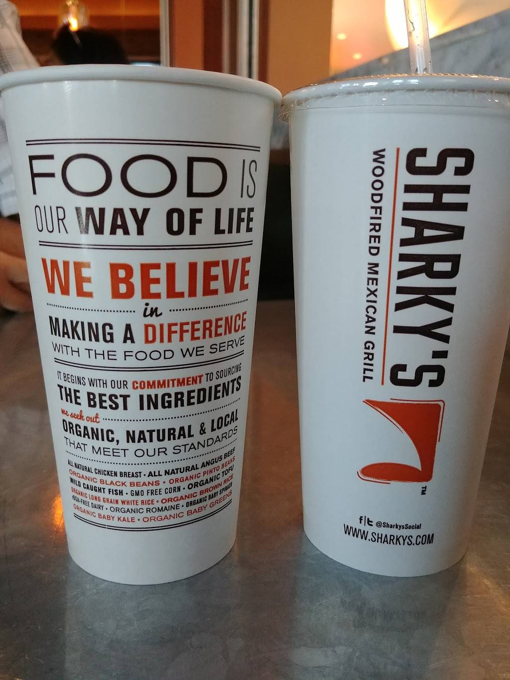 Sharkys | restaurant | 24201 Valencia Blvd, Valencia, CA 91355, USA | 6612556400 OR +1 661-255-6400