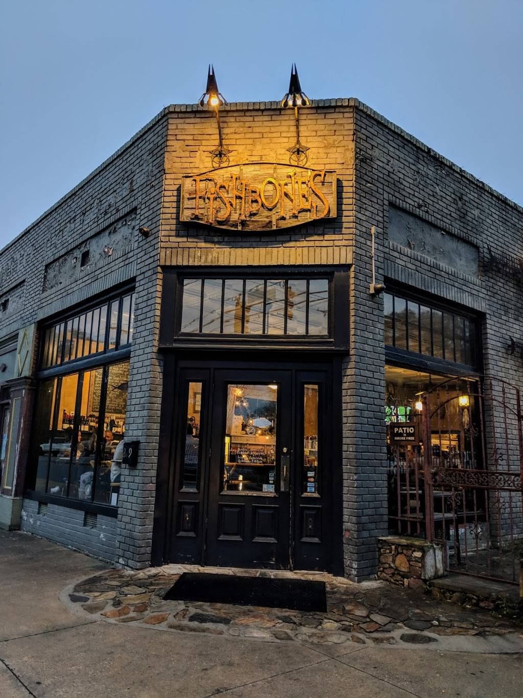 Fishbones | restaurant | 2119 Walker Ave, Greensboro, NC 27403, USA | 3363704900 OR +1 336-370-4900