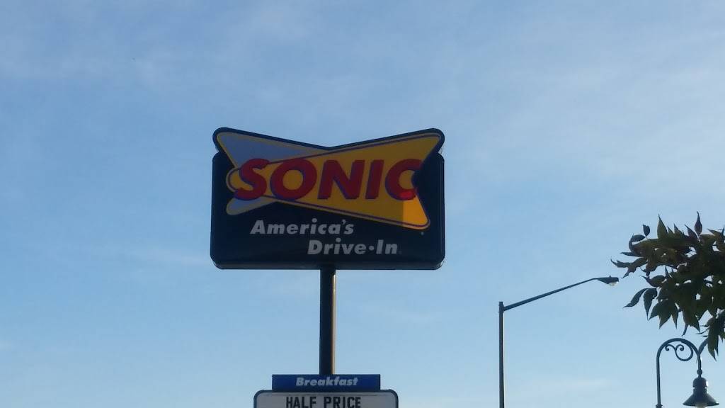 Sonic Drive-In | restaurant | 2117 S Locust St, Grand Island, NE 68801, USA | 3083815511 OR +1 308-381-5511
