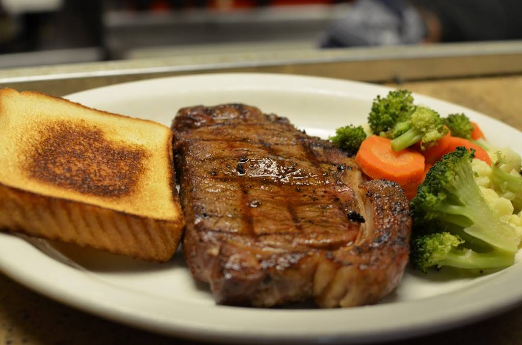 Old Town Grille | restaurant | 50 River Run Rd, Childersburg, AL 35044, USA | 2563785022 OR +1 256-378-5022