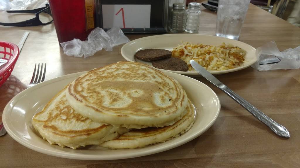 CRSmalls And Company | restaurant | 105 Sfc 815, Palestine, AR 72372, USA | 8706308222 OR +1 870-630-8222