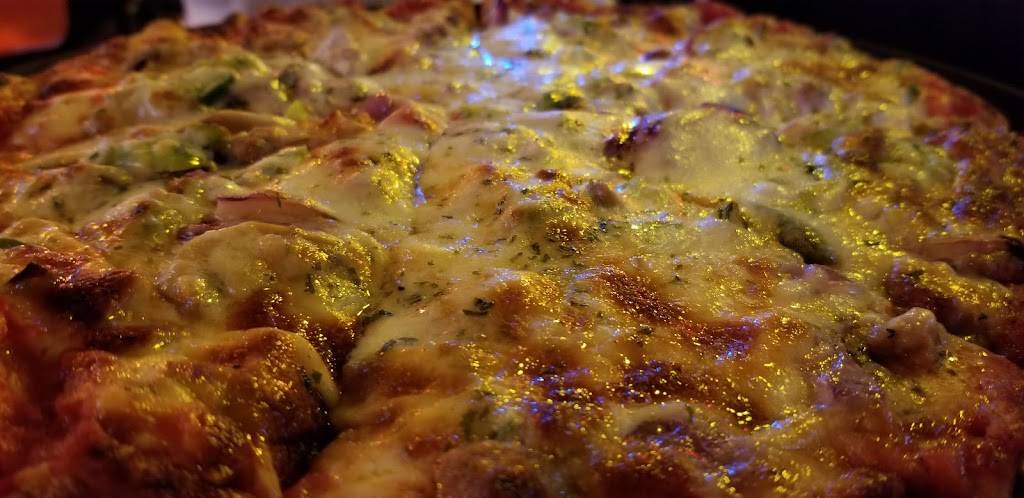 Upper Crust Pizzeria | restaurant | N1070 Co Rd H, Lake Geneva, WI 53147, USA | 2622792233 OR +1 262-279-2233