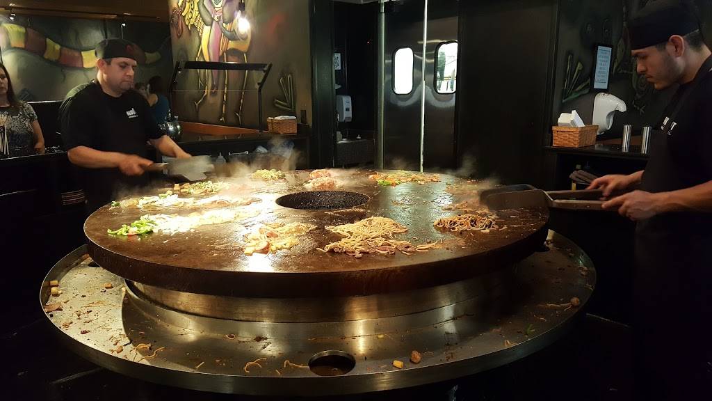 HuHot Mongolian Grill | restaurant | 990 S 72nd St, Omaha, NE 68114, USA | 4029339550 OR +1 402-933-9550