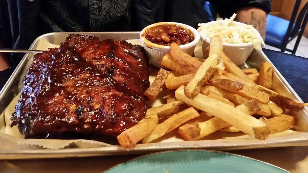 Miles on the Water | restaurant | 240 N River Rd, Mt Clemens, MI 48043, USA | 5862310134 OR +1 586-231-0134