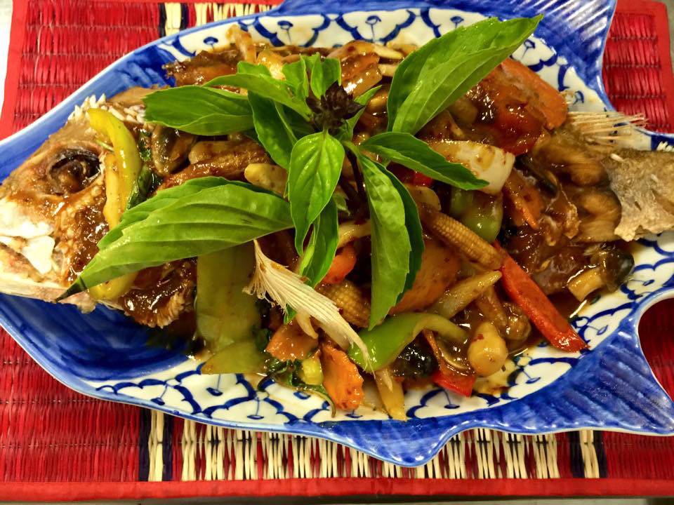 Bangkok House Restaurant | restaurant | 4698 S Whitnall Ave, St Francis, WI 53235, USA | 4144829838 OR +1 414-482-9838