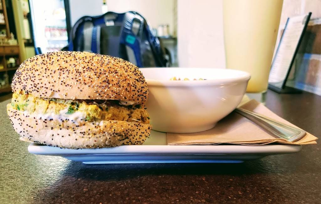 Les Caprices dAlice - Café Castelo 1av. | cafe | 2909 1re Ave, Québec, QC G1L 3P2, Canada | 4186229785 OR +1 418-622-9785