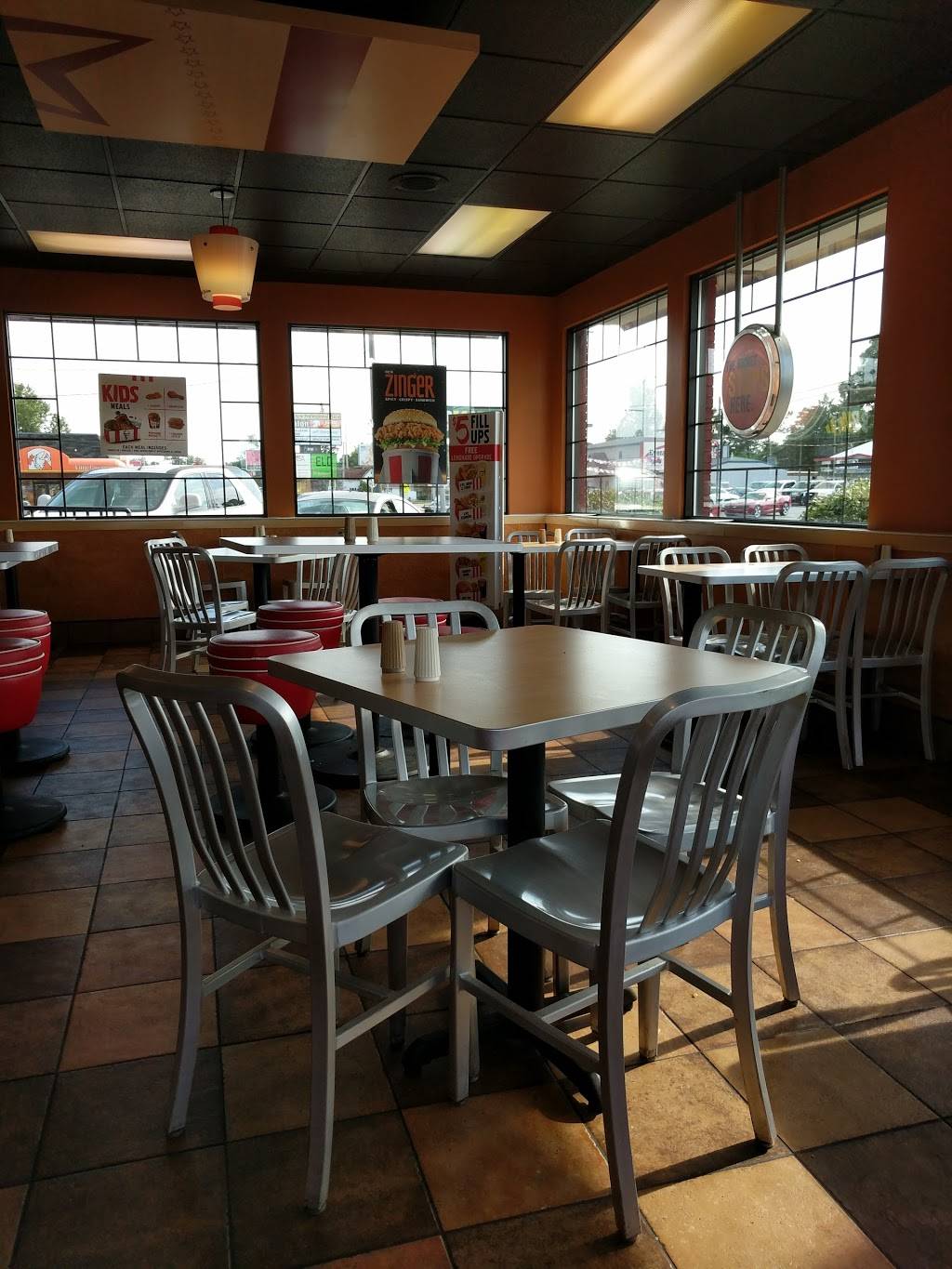 KFC | restaurant | 618 N Wayne St, Angola, IN 46703, USA | 2606659944 OR +1 260-665-9944