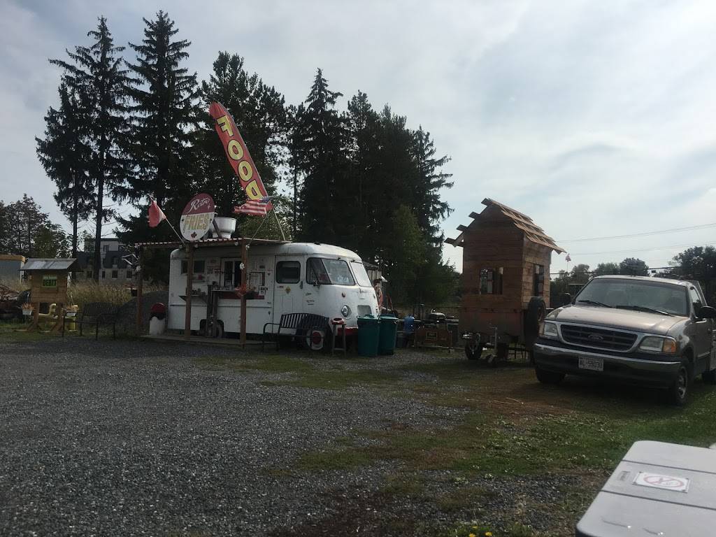 RetroFRIES | restaurant | 240 Gore St E, Perth, ON K7H 3C7, Canada | 6134532633 OR +1 613-453-2633