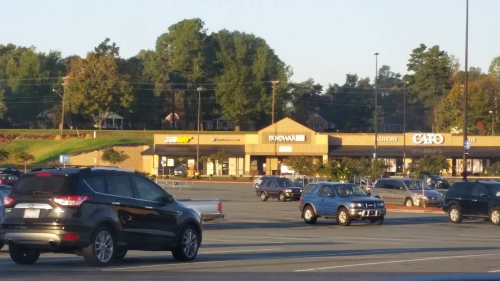 Subway | restaurant | 3171 Garden Rd Space D11 Huffman Mill Plaza, Burlington, NC 27215, USA | 3365380734 OR +1 336-538-0734