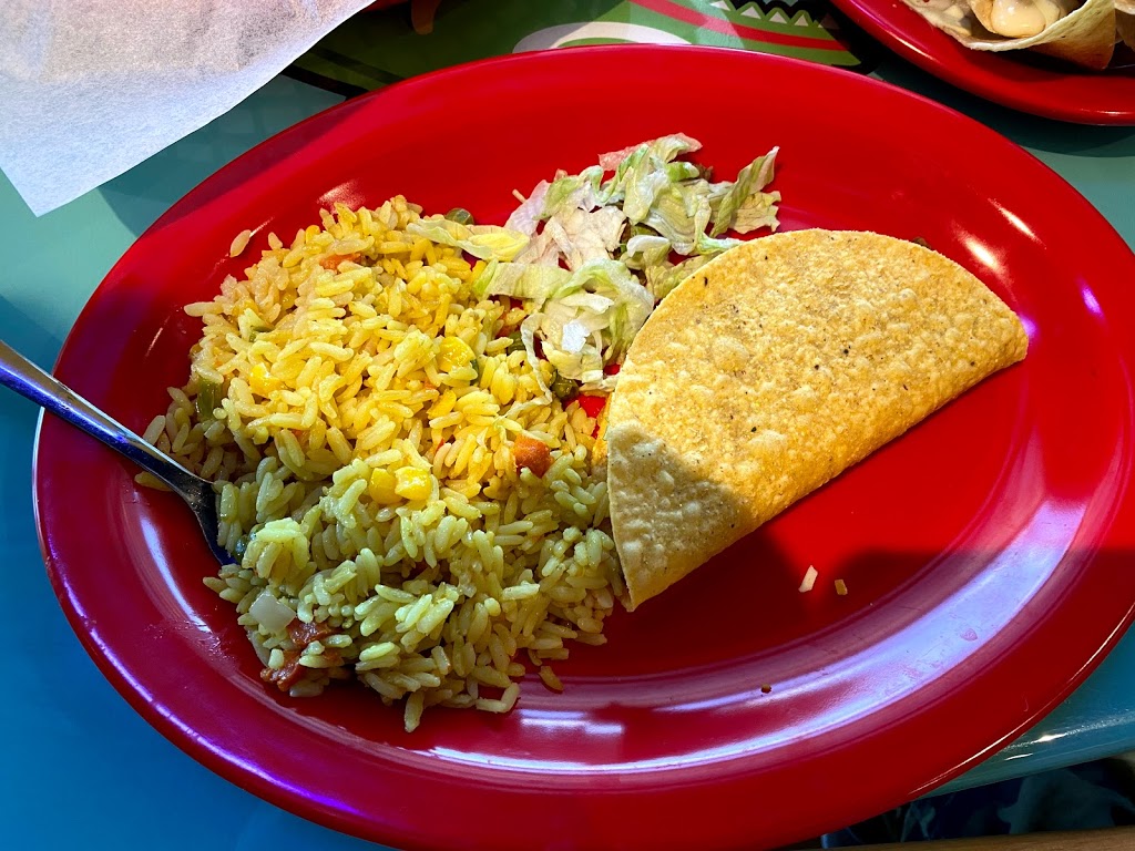 Fuzzys Taco Shop | restaurant | 1671 Shedeck Pkwy, Yukon, OK 73099, USA | 4054674410 OR +1 405-467-4410