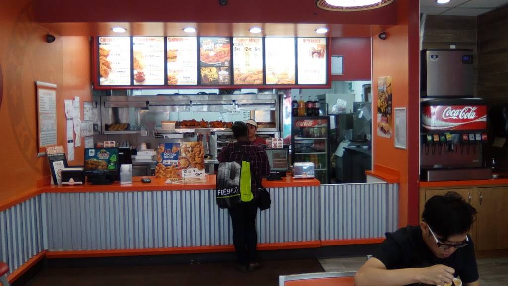 POPEYES LOUISIANA KITCHEN, EGLINTON & DUFFERIN | restaurant | 1875 Eglinton Ave W, York, ON M6E 2J5, Canada | 4167814063 OR +1 416-781-4063