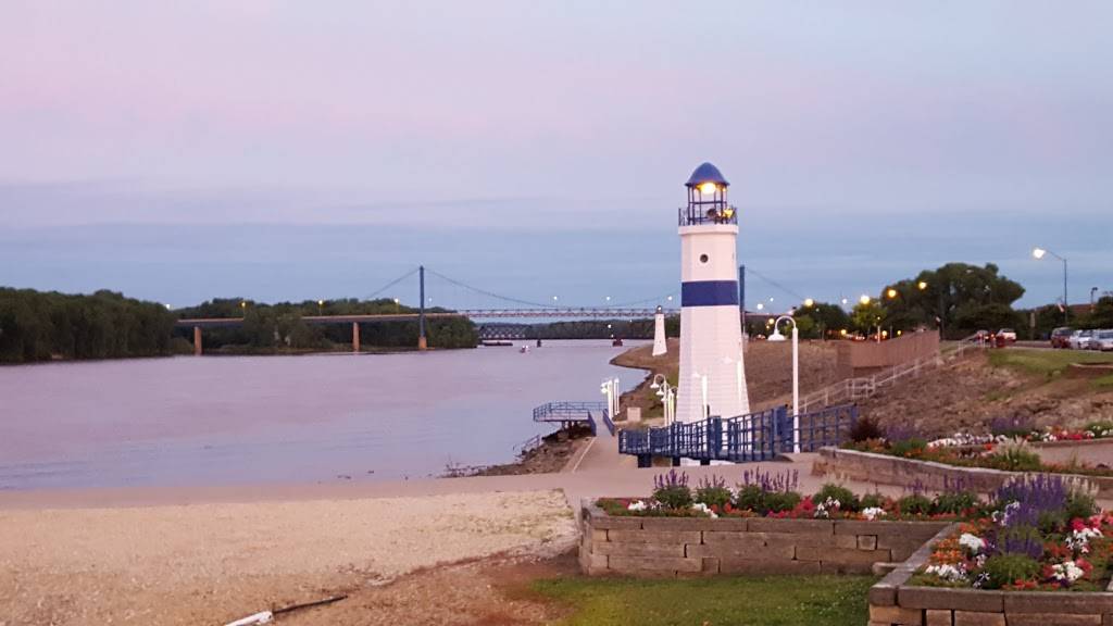 Riverview Park | restaurant | 303 Riverview Dr, Clinton, IA 52732, USA | 5632431260 OR +1 563-243-1260