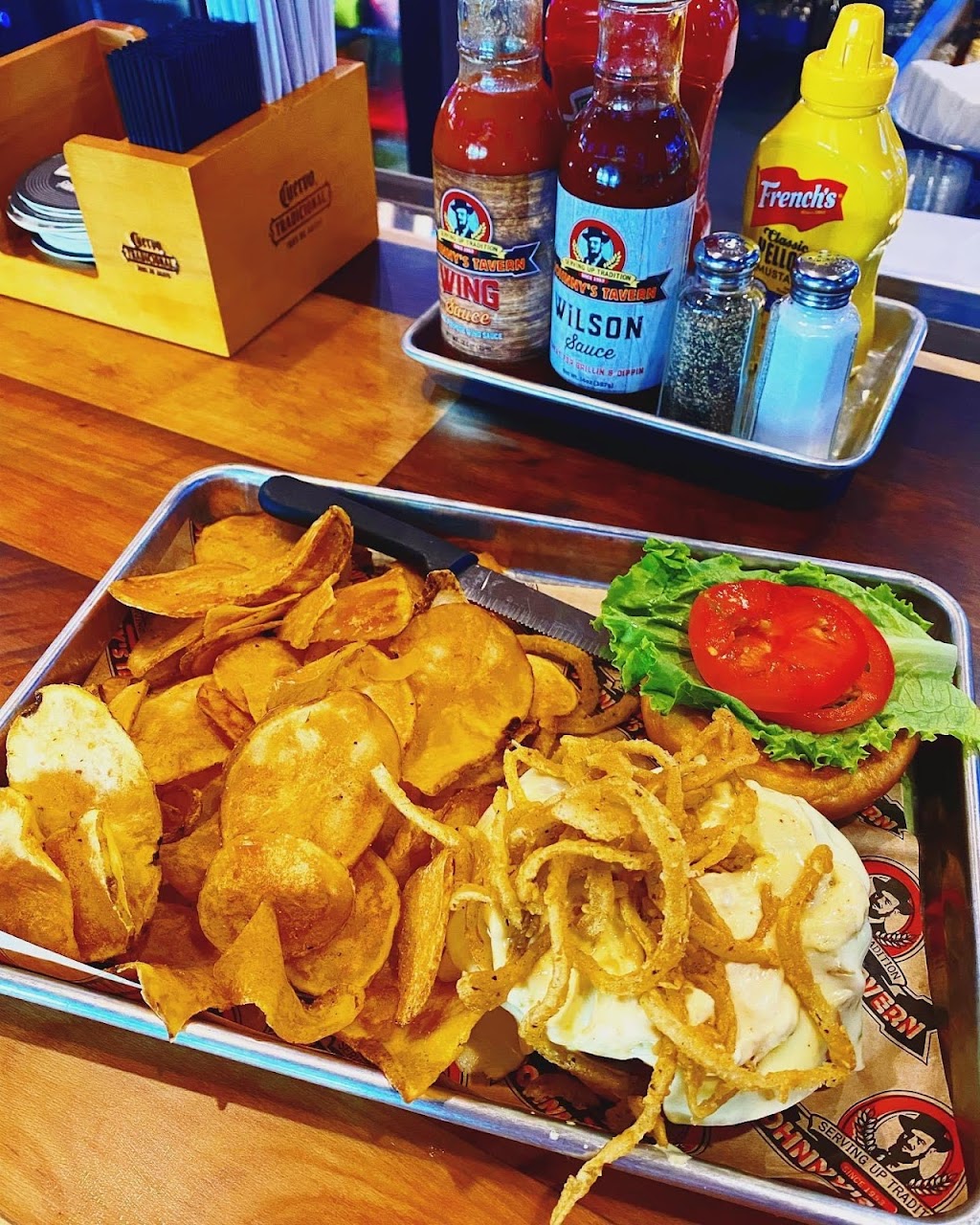 Johnnys Tavern | restaurant | 15309 NW Brink Meyer Rd, Parkville, MO 64152, USA | 8163017979 OR +1 816-301-7979