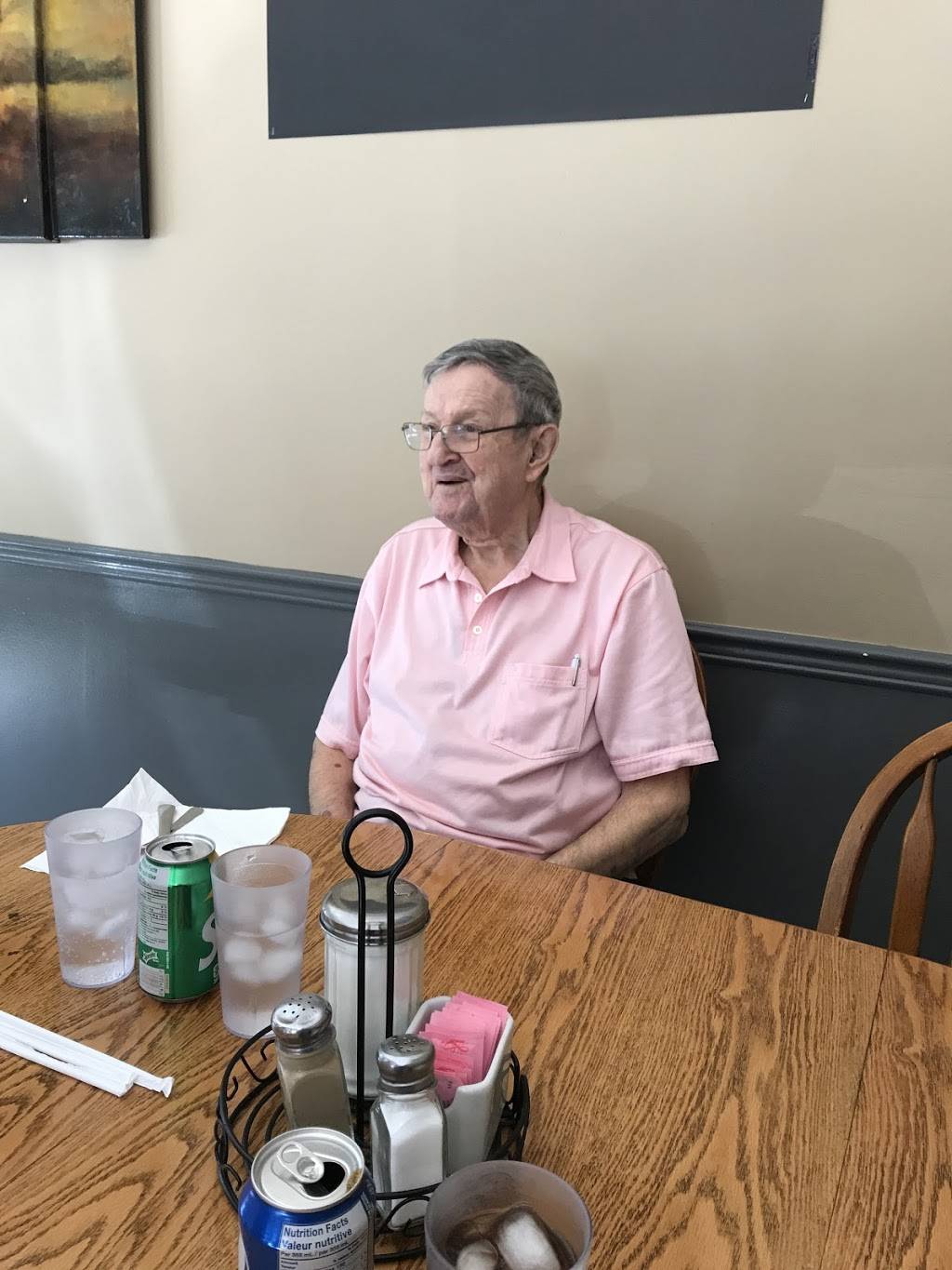 Nicholls Oval Restaurant | restaurant | 116 Parkhill Rd E, Peterborough, ON K9H 1R1, Canada | 7057490001 OR +1 705-749-0001