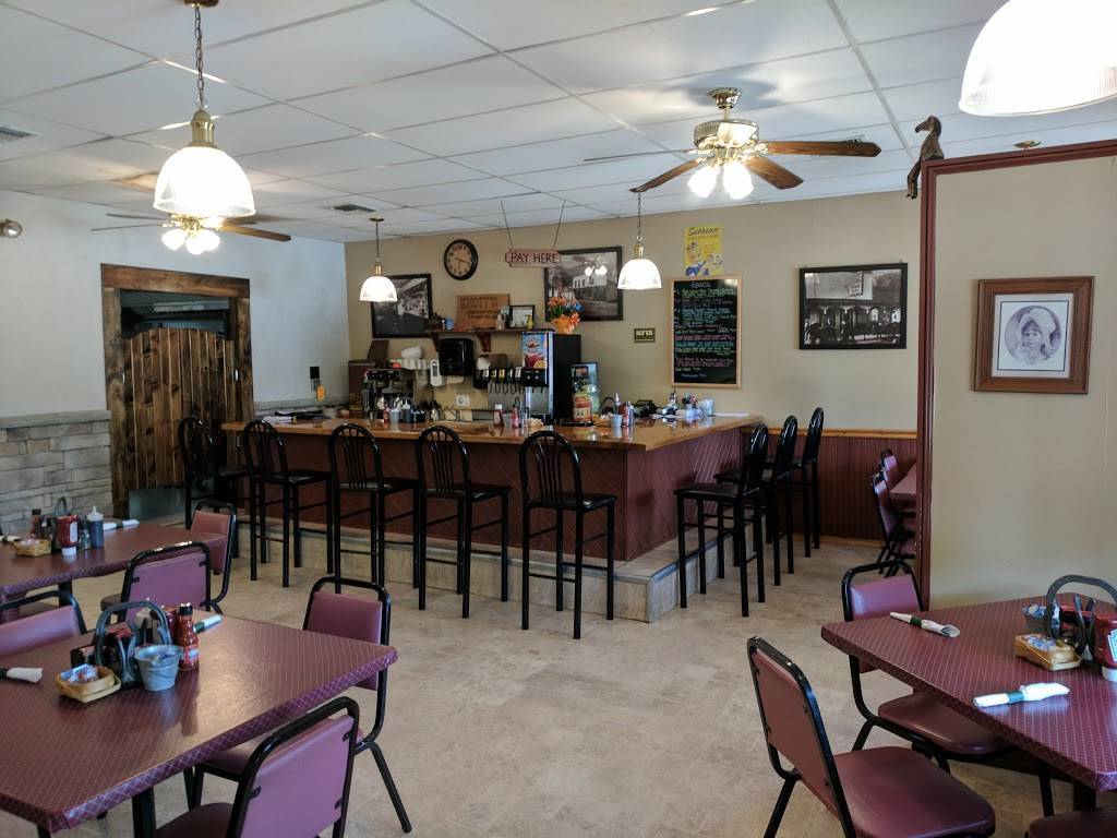 Knotts Family Diner and Ice Cream Parlor | restaurant | 6699 Center Rd, Valley City, OH 44280, USA | 3304832008 OR +1 330-483-2008