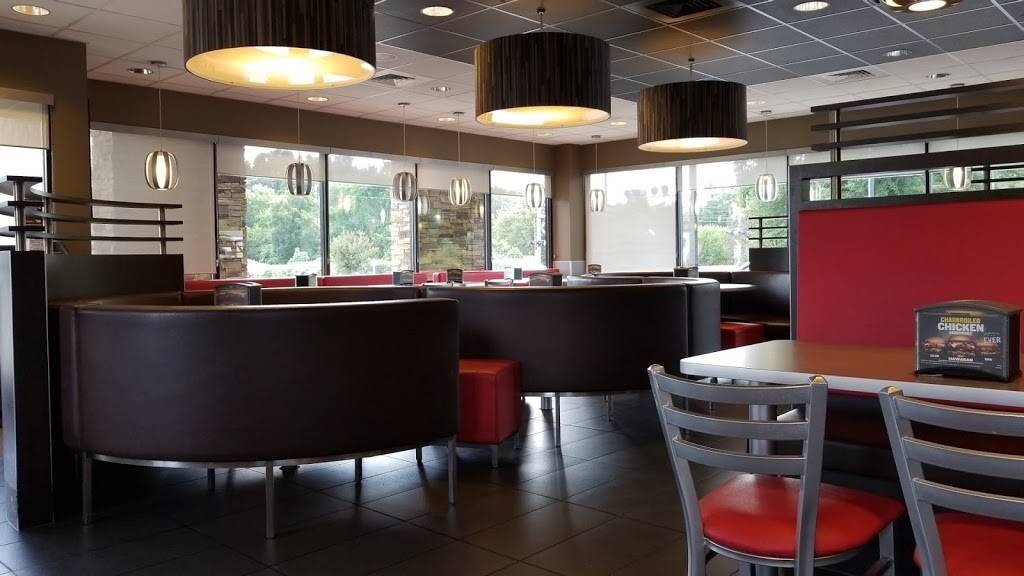 Hardees | restaurant | 188 S Herlong Ave, Rock Hill, SC 29732, USA | 8033664333 OR +1 803-366-4333