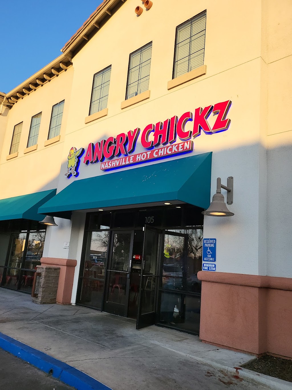 Angry Chickz | restaurant | 2601 N 11th Ave #105, Hanford, CA 93230, USA | 5596703911 OR +1 559-670-3911
