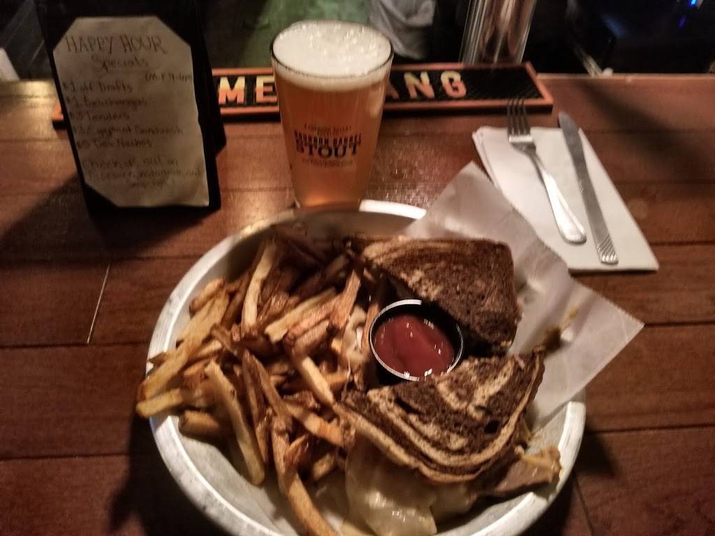 Beer Belly Deli & Pub | restaurant | 510 Westcott St, Syracuse, NY 13210, USA | 3152997533 OR +1 315-299-7533