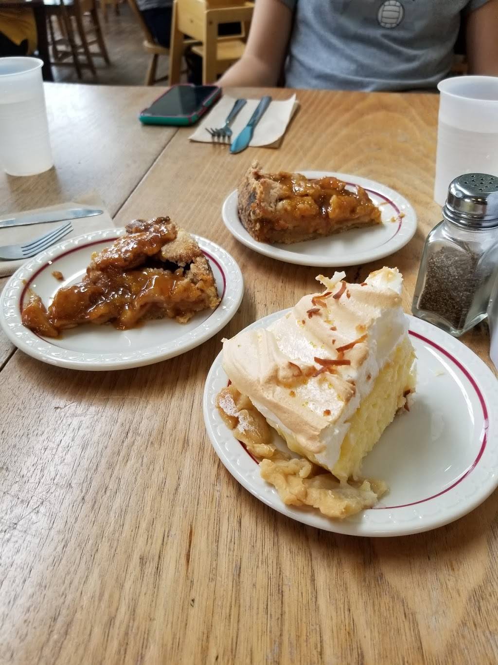 Ivy Bake Shoppe & Cafe | restaurant | 309 S Gear Ave, West Burlington, IA 52655, USA | 3197524981 OR +1 319-752-4981