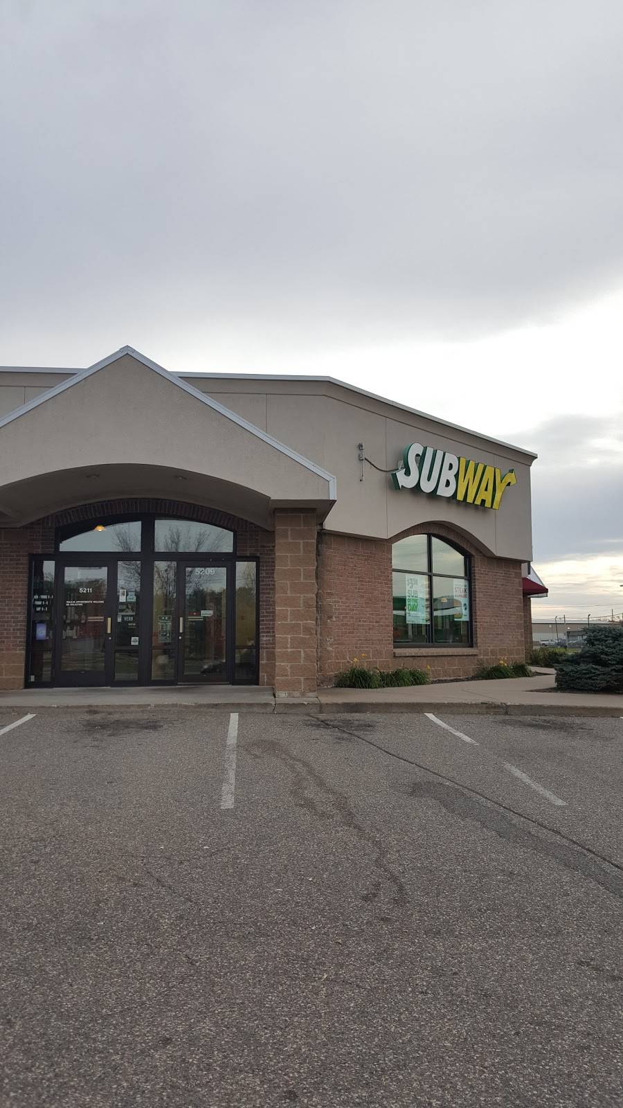 Subway Restaurants | restaurant | 5209 E Viking Blvd E, Wyoming, MN 55092, USA | 6514620143 OR +1 651-462-0143