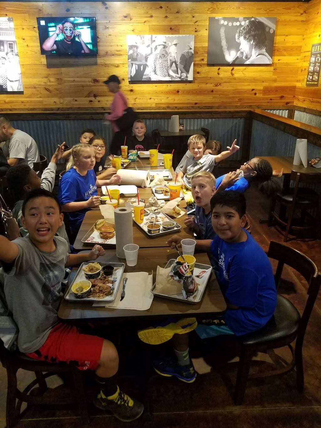 Dickeys Barbecue Pit | restaurant | 6065 Sports Village Rd, Frisco, TX 75034, USA | 9727043866 OR +1 972-704-3866