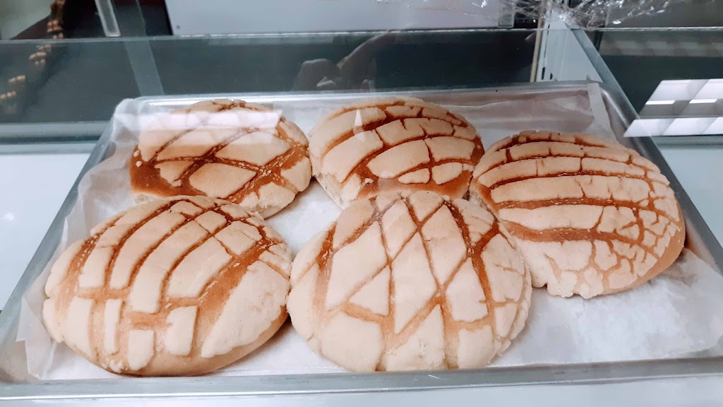 Aditas Restaurant, Markets & Bakery | restaurant | 629 E Main St, Gassville, AR 72635, USA | 8704352961 OR +1 870-435-2961