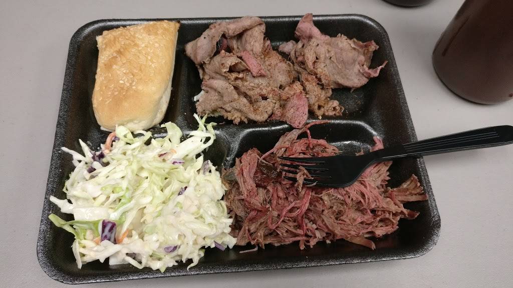 Maw n Paw BBQ | restaurant | 2686 N Clovis Ave, Fresno, CA 93727, USA | 5593489559 OR +1 559-348-9559