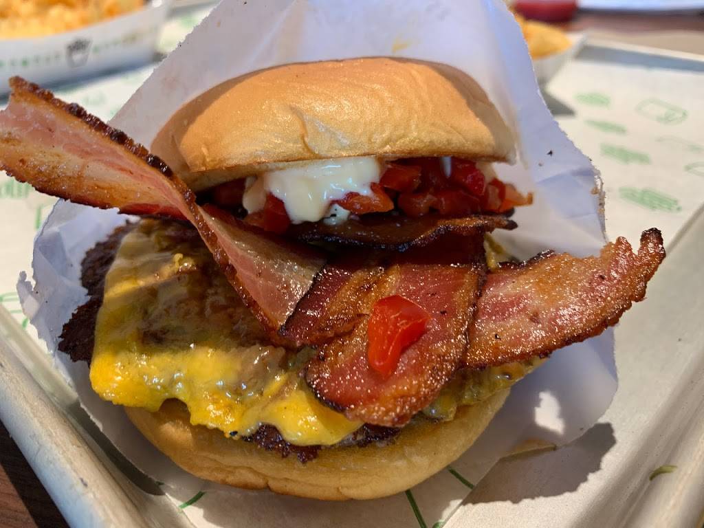 Shake Shack | restaurant | 4005 The Strand W, Columbus, OH 43219, USA | 6144077728 OR +1 614-407-7728