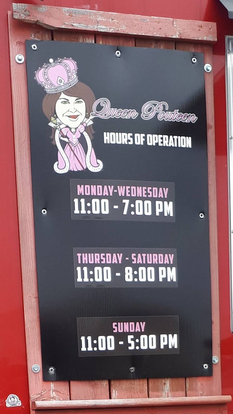 Queen Poutine | restaurant | 1455 Innisfil Beach Rd, Innisfil, ON L9S 4B7, Canada | 7057164459 OR +1 705-716-4459