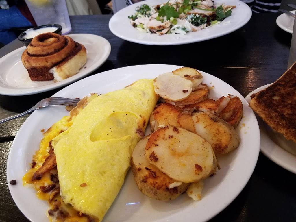 The Farmhouse | restaurant | 228 N Gilbert Rd, Gilbert, AZ 85234, USA | 4809260676 OR +1 480-926-0676