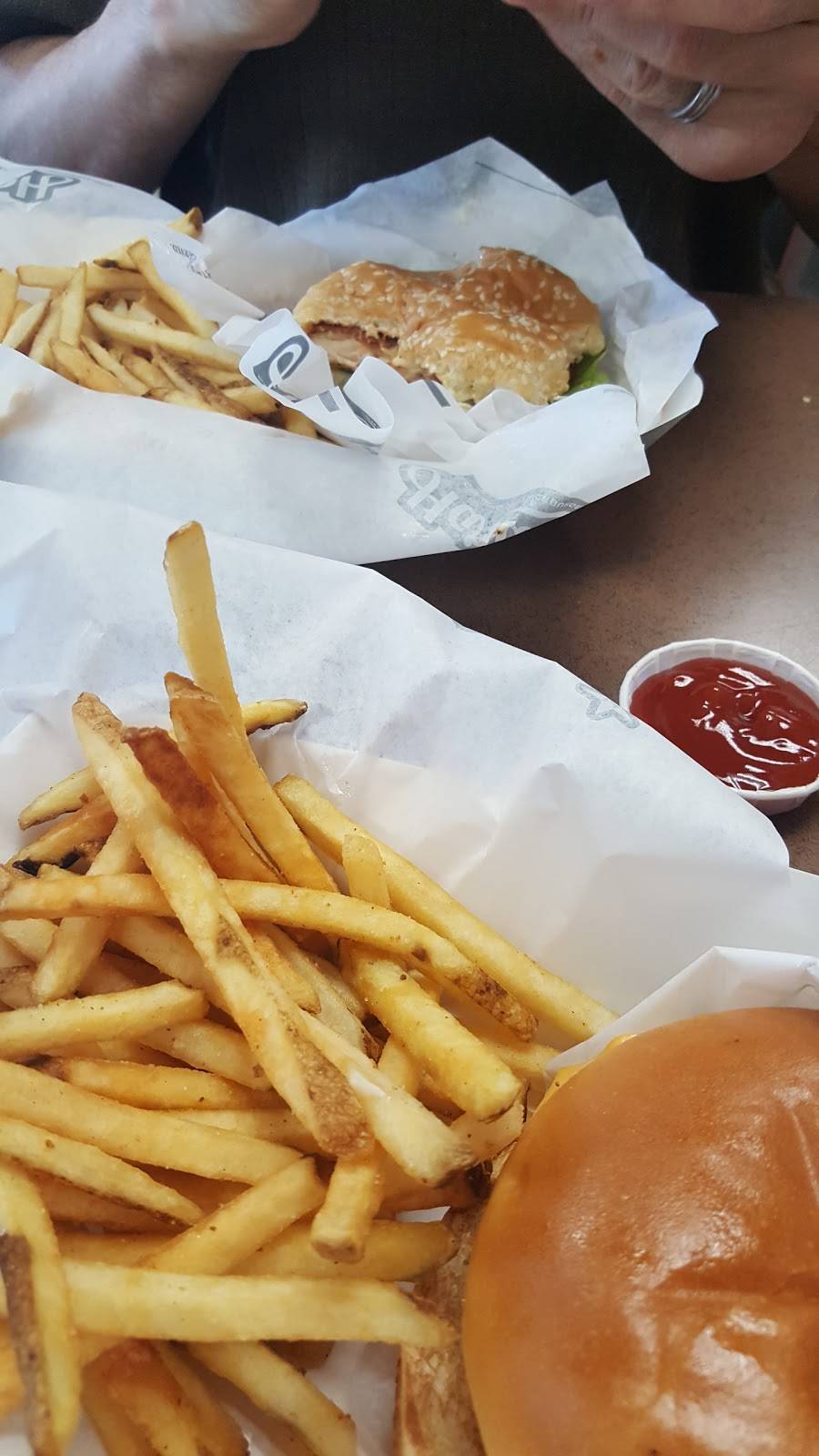 Hardees / Red Burrito | restaurant | 7300 W Newberry Rd, Gainesville, FL 32605, USA | 3523326957 OR +1 352-332-6957