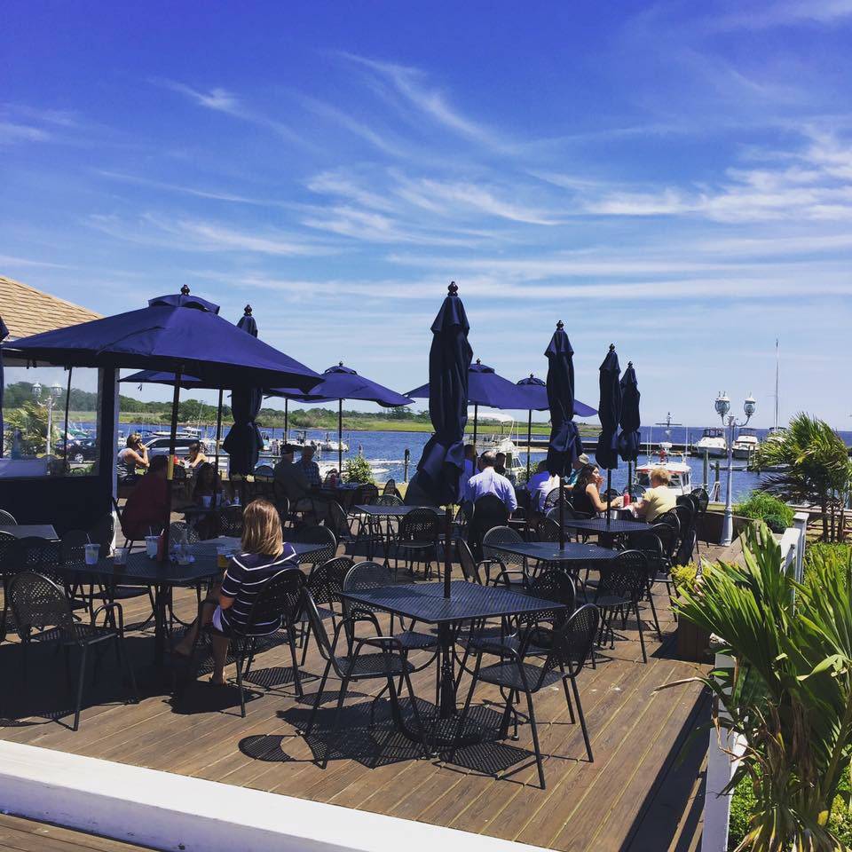 Bayside Clam & Grill Bar | restaurant | 300 Bayview Ave, East Islip, NY 11730, USA | 6312779100 OR +1 631-277-9100