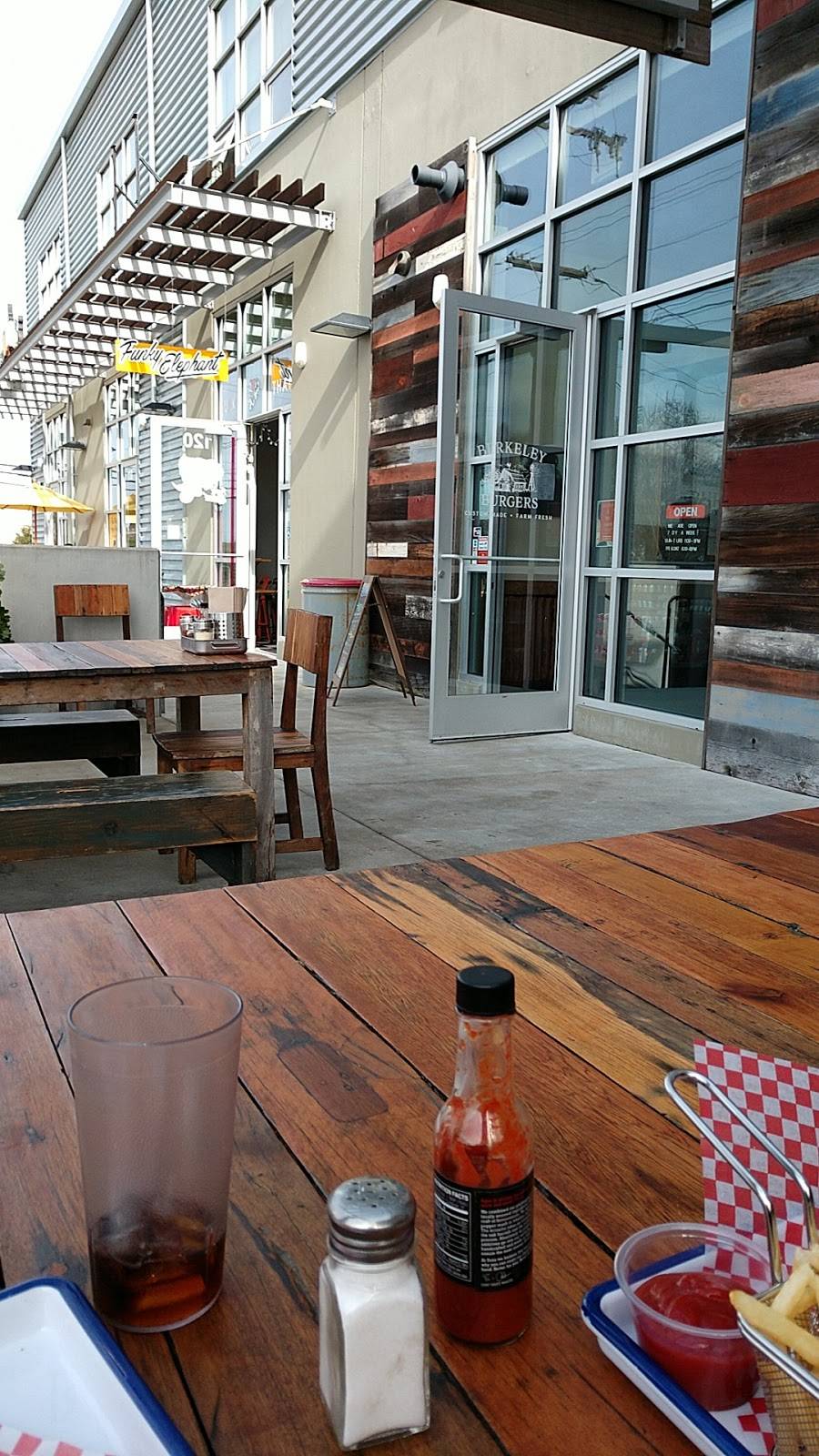 Berkeley Burgers | restaurant | 1313 Ninth Street Suite 130, Berkeley, CA 94710, USA | 5103564382 OR +1 510-356-4382