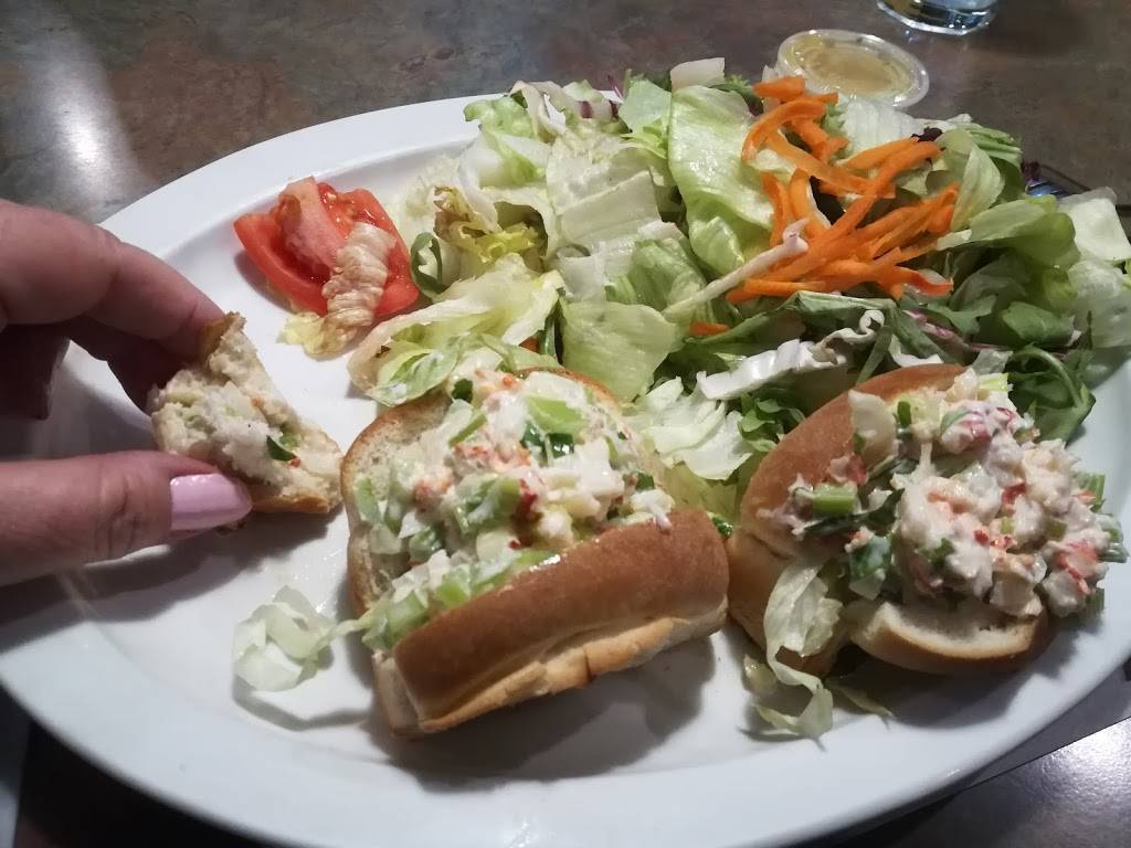 Mikes | restaurant | 2995 Boulevard Dagenais O, Laval, QC H7P 1T3, Canada | 4506251518 OR +1 450-625-1518