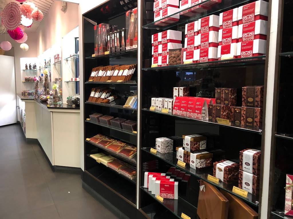 Andrés Confiserie Suisse | restaurant | 5018 Main St, Kansas City, MO 64112, USA | 8165613440 OR +1 816-561-3440