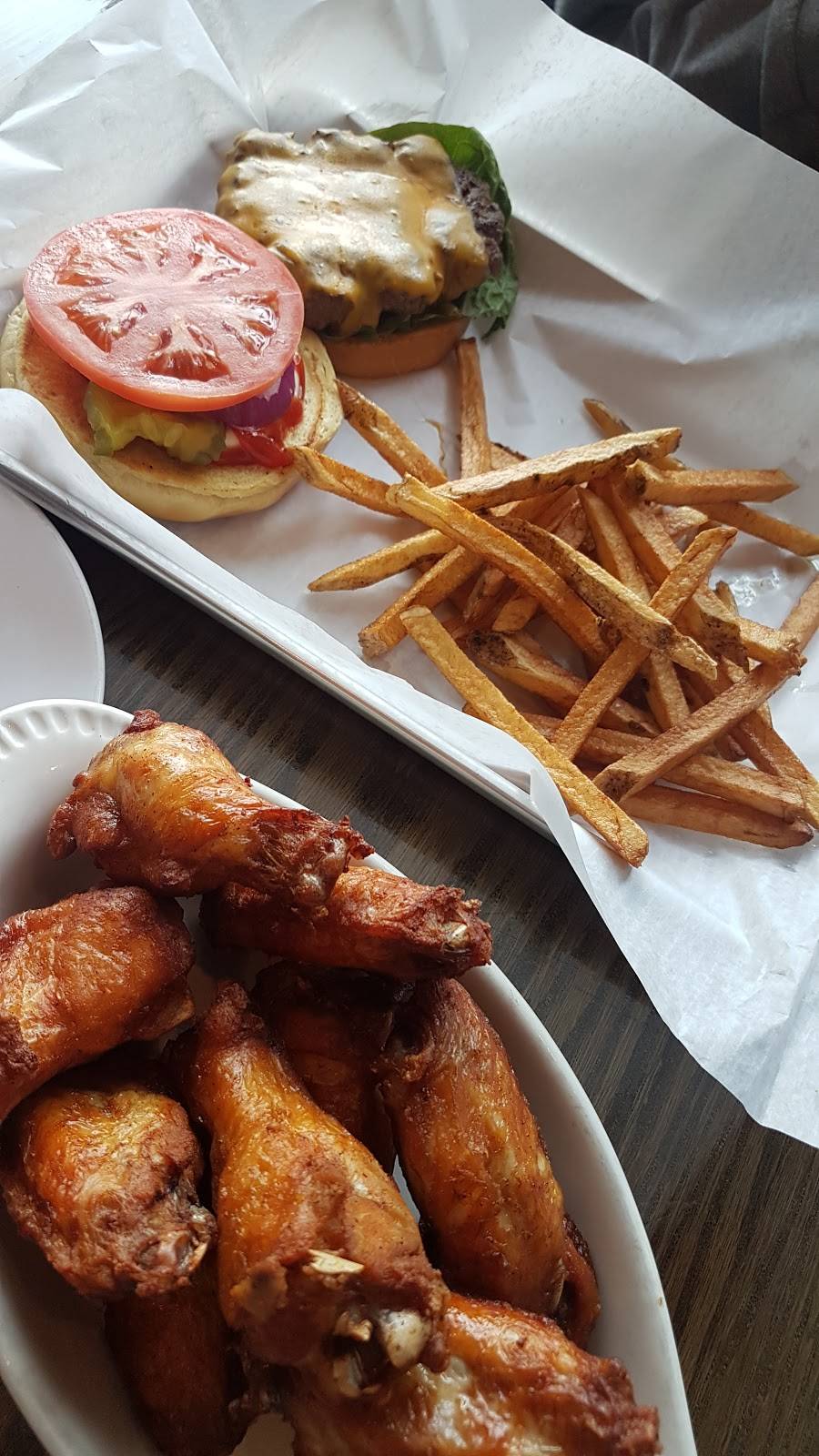 Quintons Bar & Deli | restaurant | 215 E Washington St, Iowa City, IA 52240, USA | 3193547074 OR +1 319-354-7074