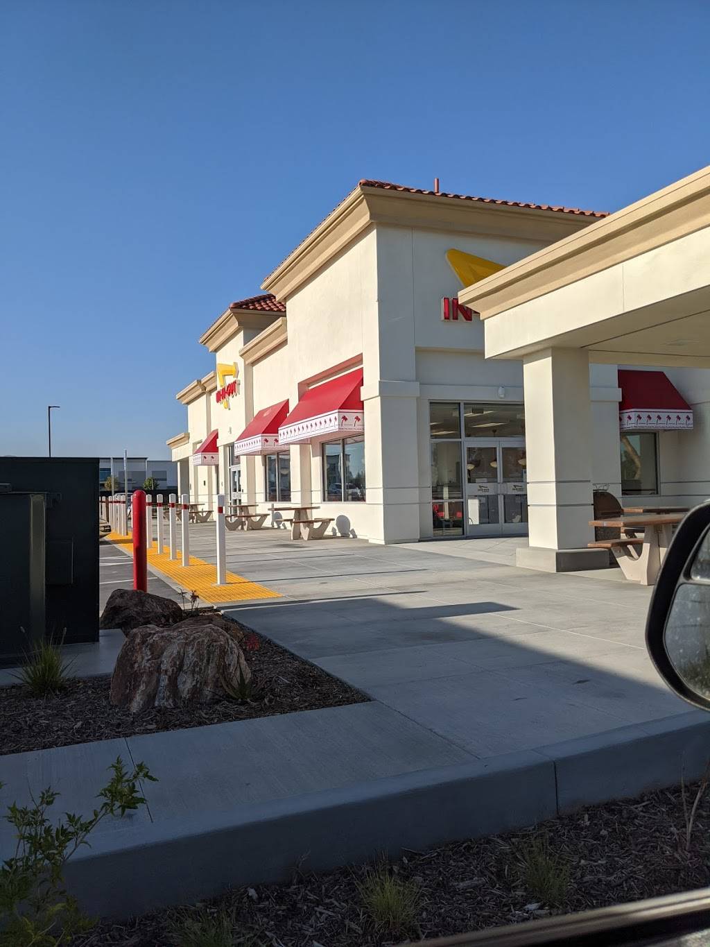 In-N-Out Burger | restaurant | 22410 Van Buren Boulevard, Riverside, CA 92518, USA | 8007861000 OR +1 800-786-1000