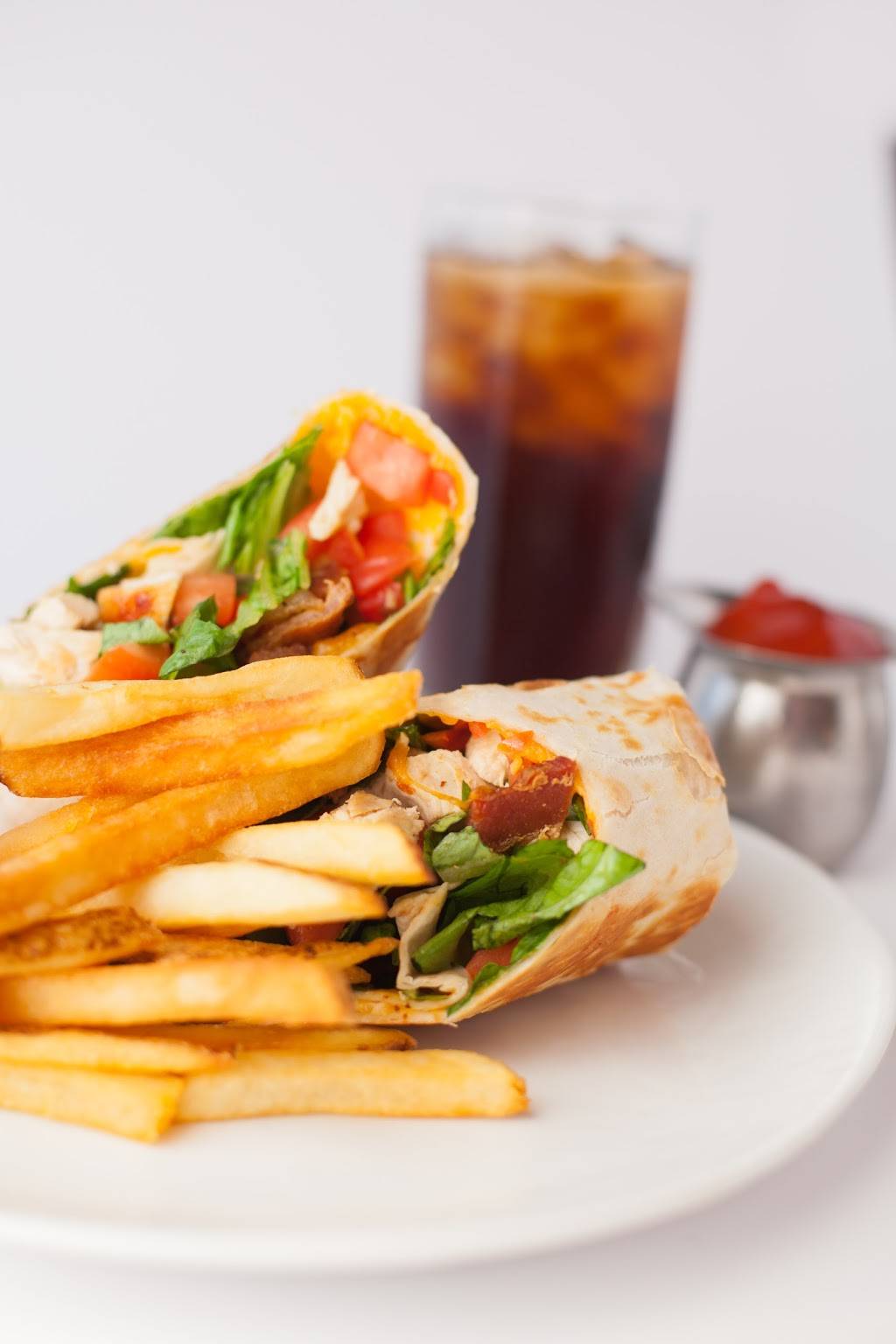 Pappas Restaurant | restaurant | 1130 N Main St, Crown Point, IN 46307, USA | 2196627900 OR +1 219-662-7900