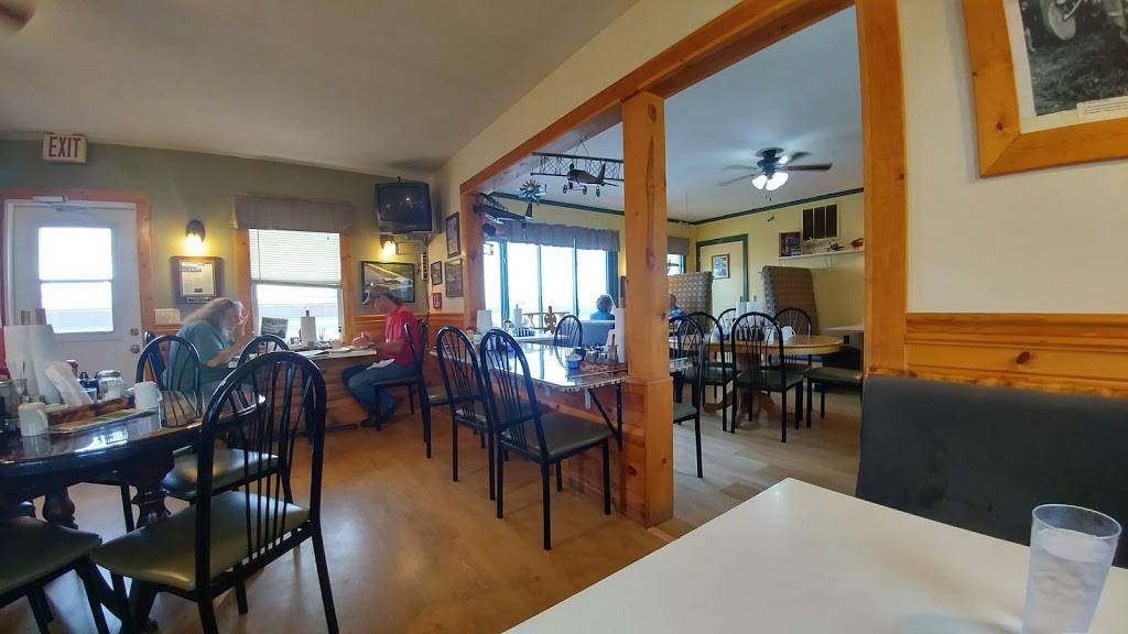 Piccadilly Lilly Airport Diner | restaurant | E2513 Co Rd JJ, Spring Green, WI 53588, USA | 6085833318 OR +1 608-583-3318