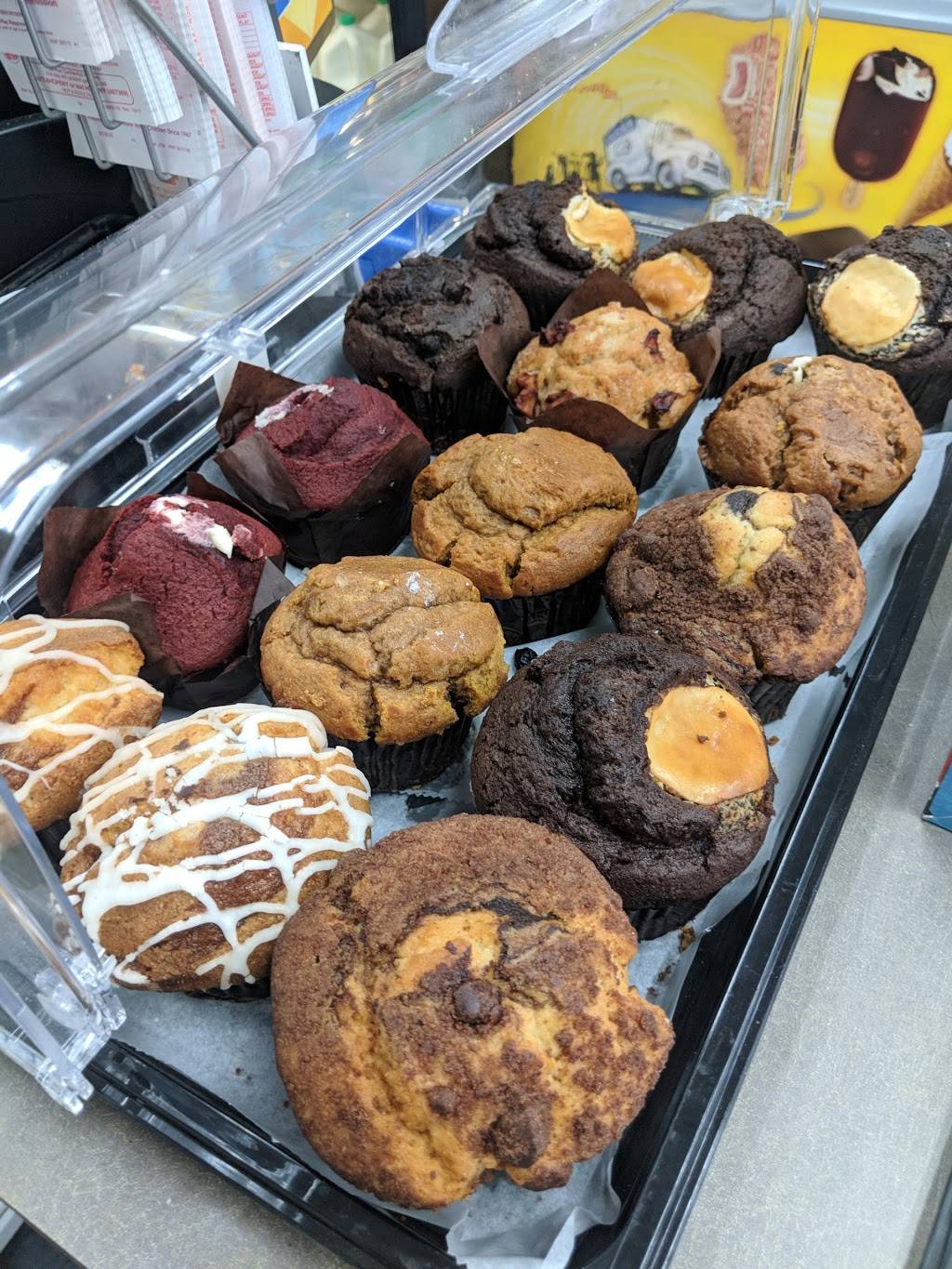 DLux Cafe | cafe | 5959 69th St, Maspeth, NY 11378, USA | 8333589223 OR +1 833-358-9223